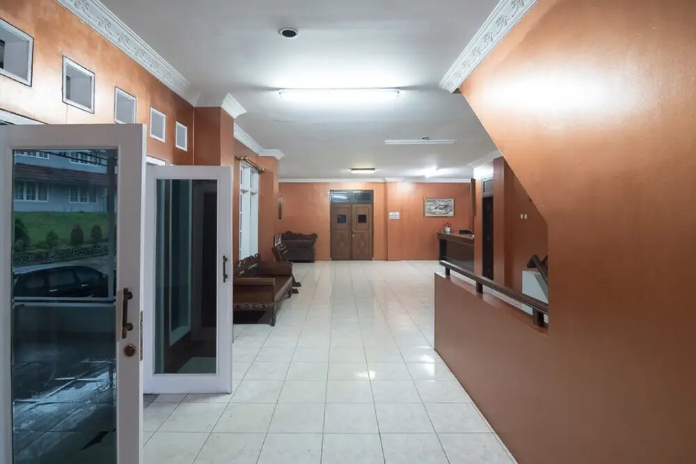 Сизаруа: RedDoorz Syariah near Taman Wisata Matahari