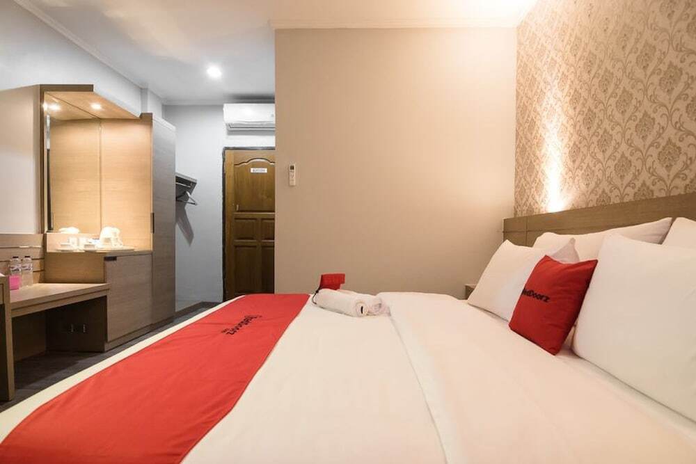 Сизаруа: RedDoorz Syariah near Taman Wisata Matahari