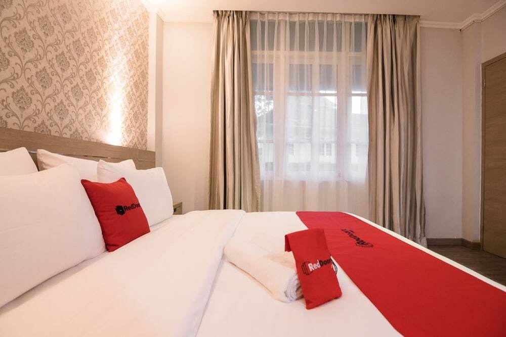 Сизаруа: RedDoorz Syariah near Taman Wisata Matahari