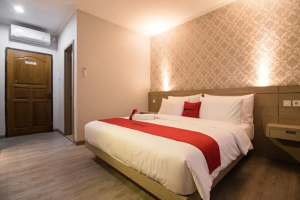 Сизаруа: RedDoorz Syariah near Taman Wisata Matahari