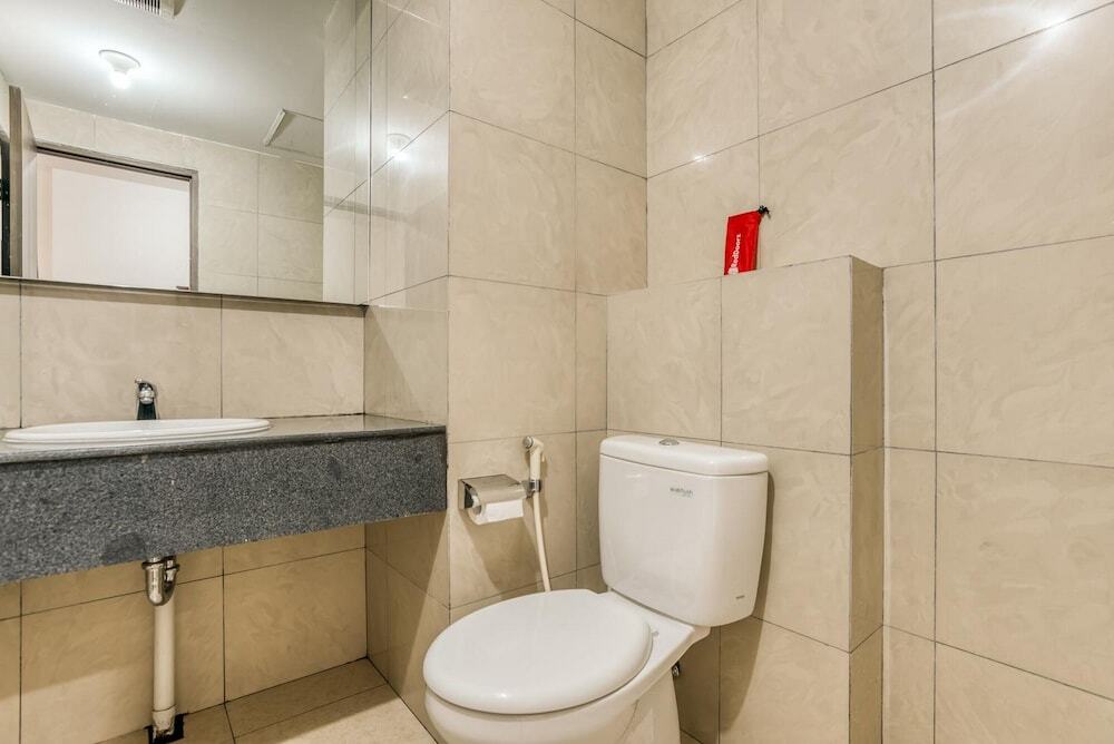 Джакарта: Reddoorz Apartment @ Pasar Baru Mansion