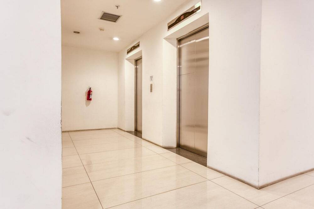 Джакарта: Reddoorz Apartment @ Pasar Baru Mansion