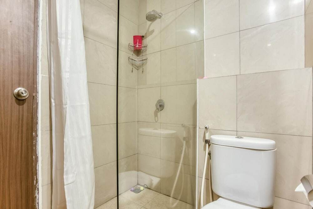 Джакарта: Reddoorz Apartment @ Pasar Baru Mansion