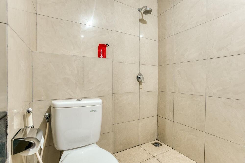 Джакарта: Reddoorz Apartment @ Pasar Baru Mansion