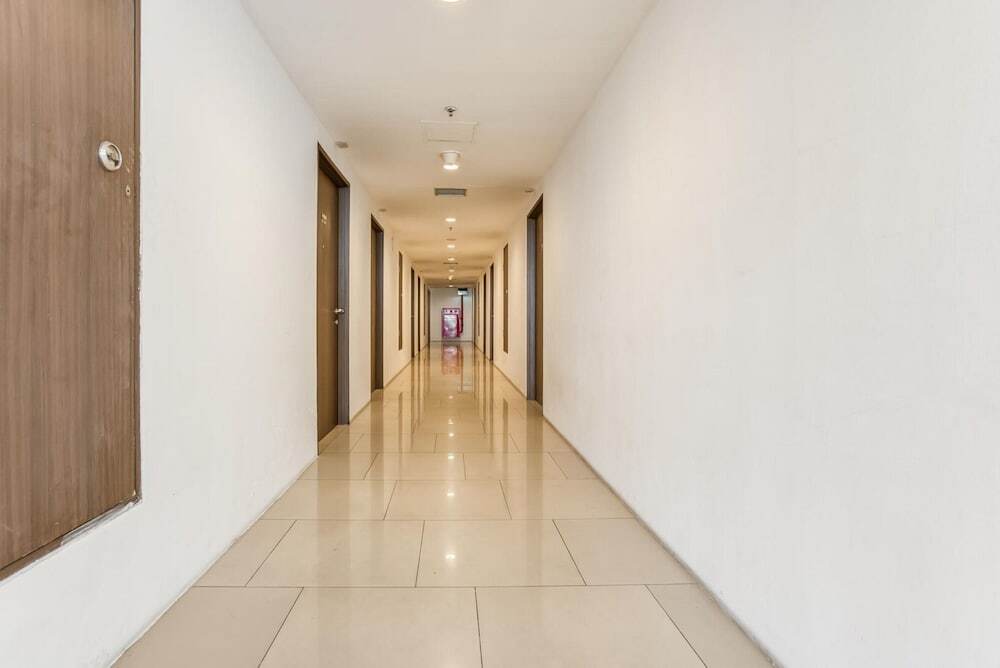 Джакарта: Reddoorz Apartment @ Pasar Baru Mansion
