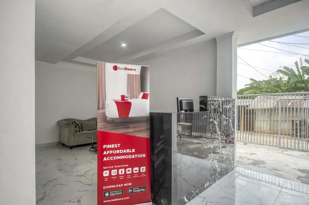 Южный Тангеранг: RedDoorz Plus Syariah near Pondok Cabe Airport