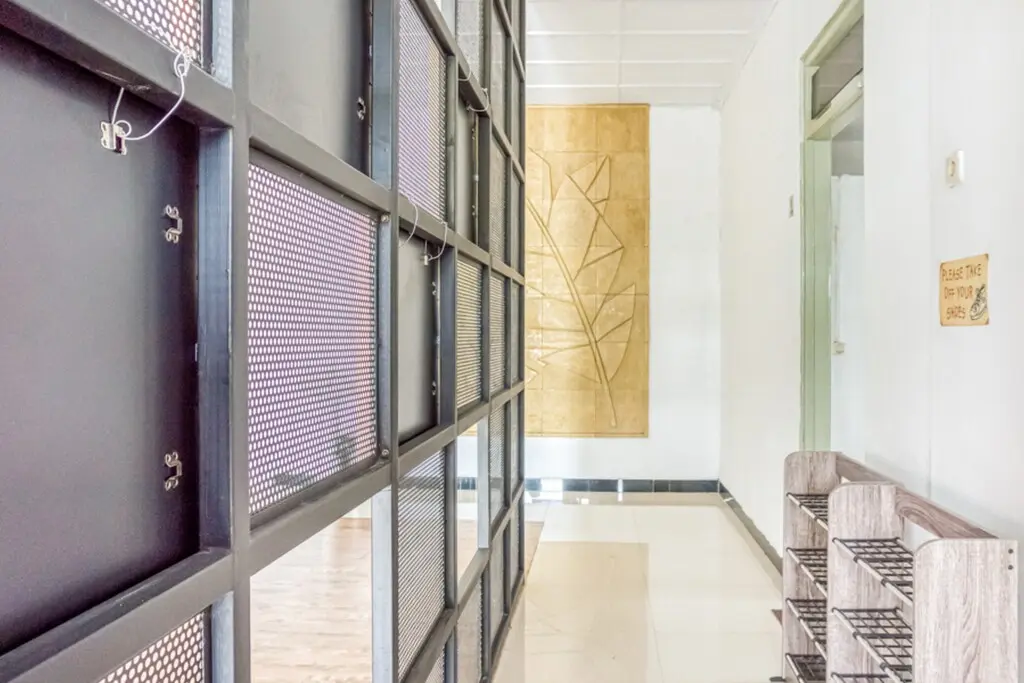 Джокьякарта: Reddoorz Hostel Near Tugu Train Station