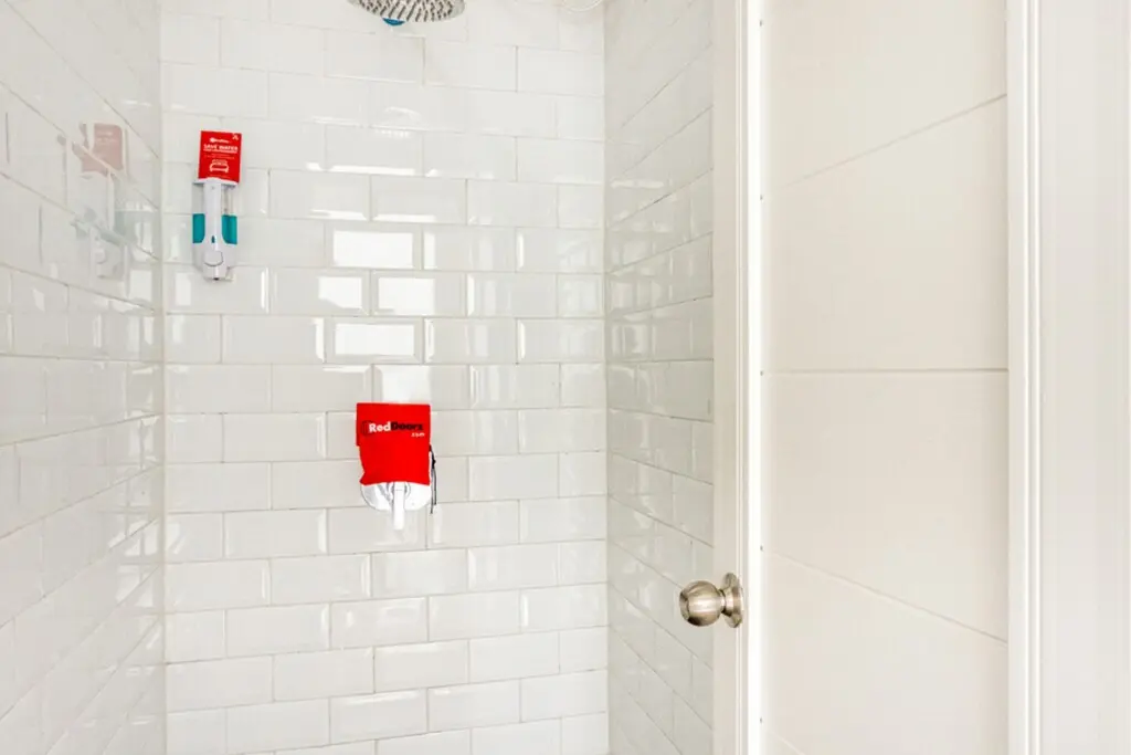 Джокьякарта: Reddoorz Hostel Near Tugu Train Station