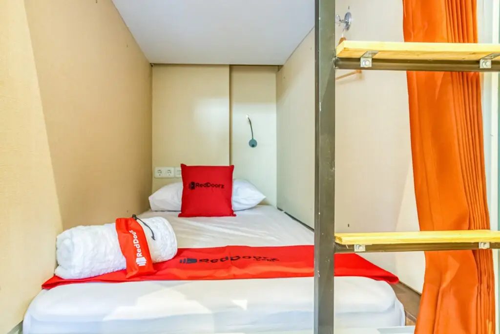 Джокьякарта: Reddoorz Hostel Near Tugu Train Station