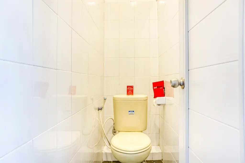 Джокьякарта: Reddoorz Hostel Near Tugu Train Station