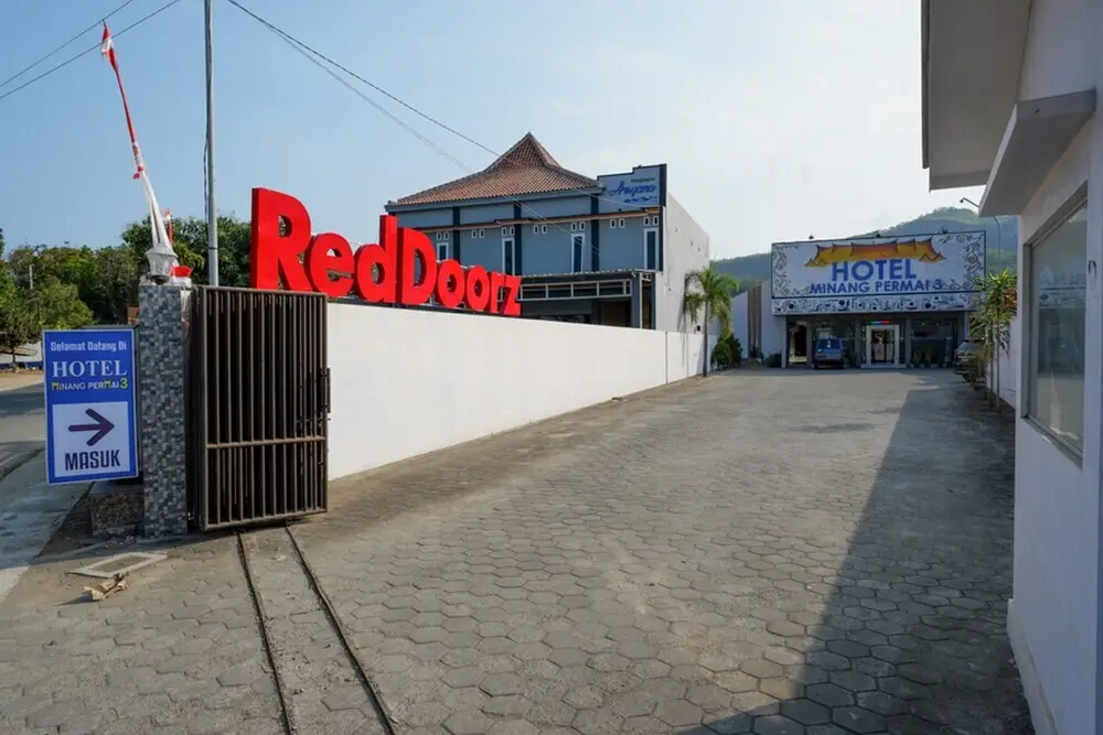 Пакитан: RedDoorz near Teleng Ria Beach