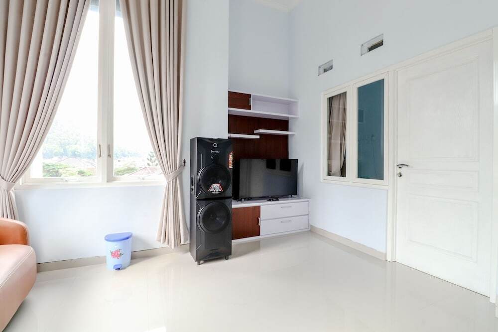 Бату: Villa Utari 1