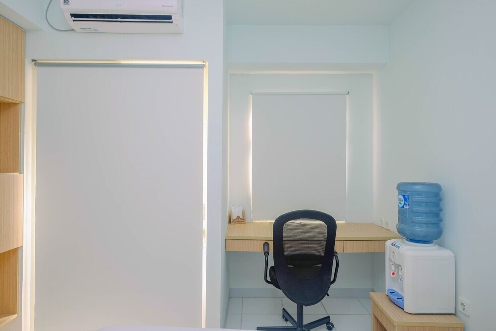 Тангеранг: Simple and Minimalist Studio Apartment at Ayodhya Residences