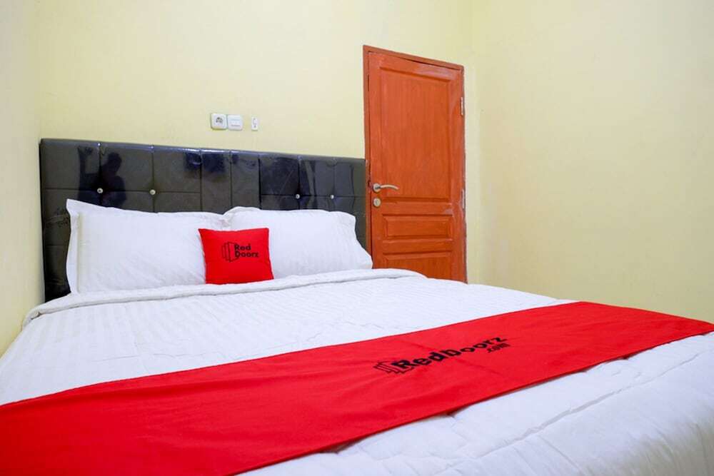 Палу: RedDoorz near Universitas Alkhairaat Palu