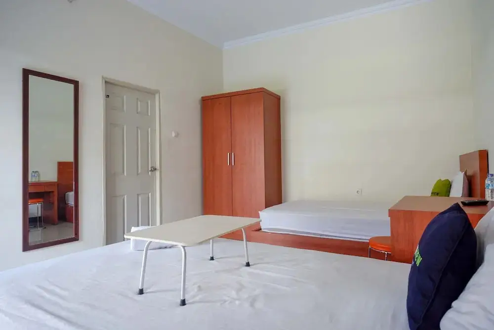Депок: Reddoorz Plus @ Jakal Bawah 3