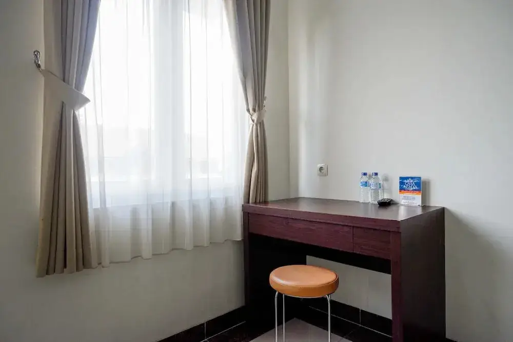 Депок: Reddoorz Plus @ Jakal Bawah 3