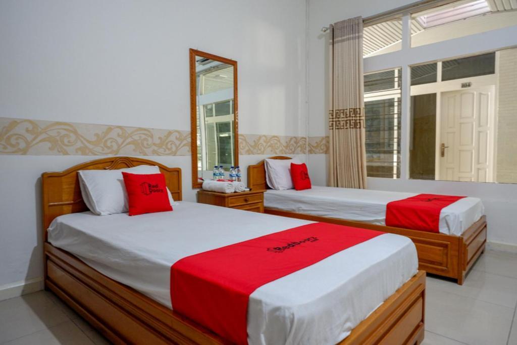 RedDoorz Plus Syariah at Alam Raya Hotel — фото 1