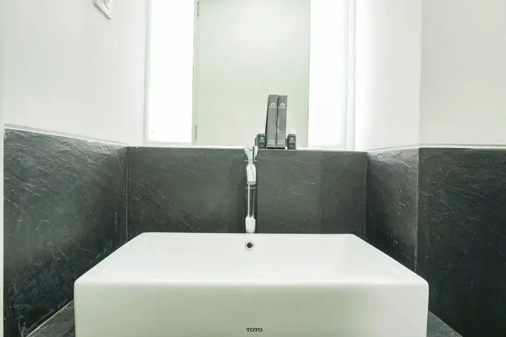 Джакарта: Luxurious Modern 2BR Apartment at One Park Residences By Travelio