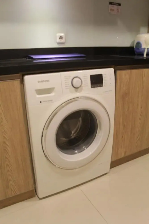 Джакарта: Wonderful Studio At Kemang Village Apartment