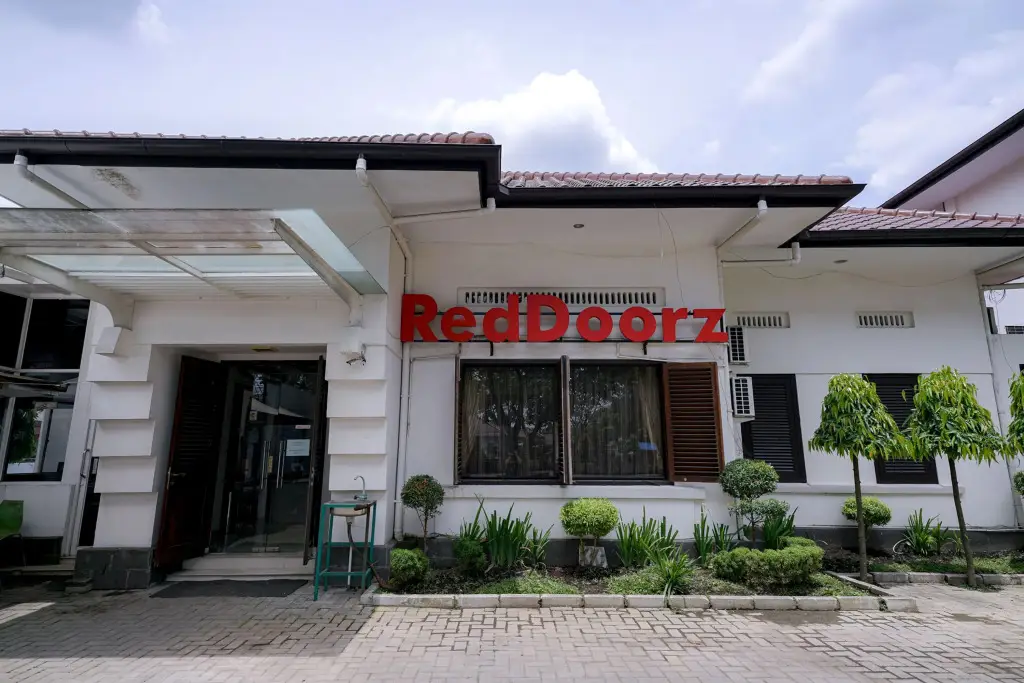 RedDoorz @ Avros Guest House Medan — фото 1