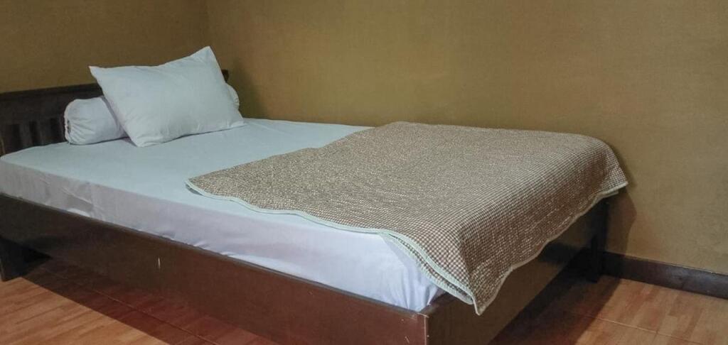 Купанг: Monginsidi Home Stay RedPartner