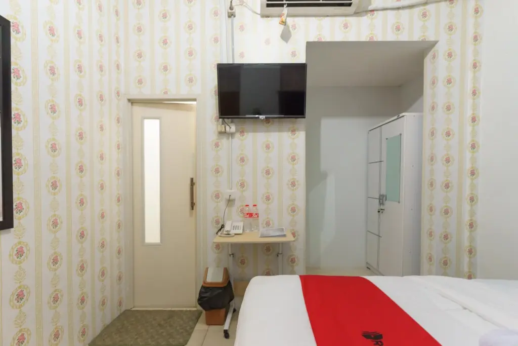 Джакарта: RedDoorz near City Walk Benhil