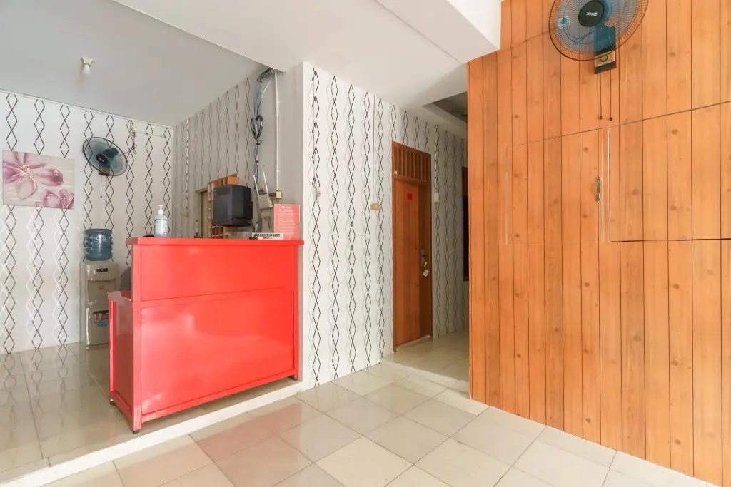 Джакарта: RedDoorz near City Walk Benhil