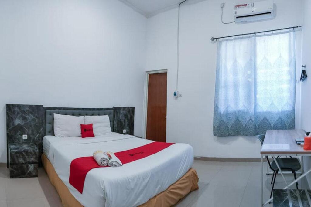 Сурабая: RedDoorz @ Sukomanunggal Surabaya