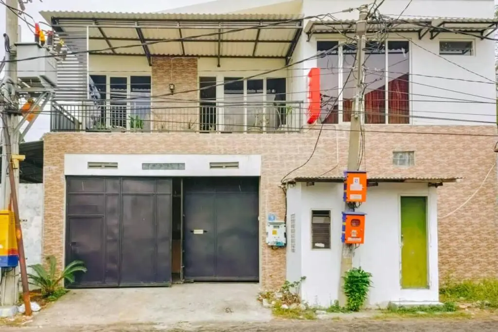 Сурабая: RedDoorz @ Sukomanunggal Surabaya