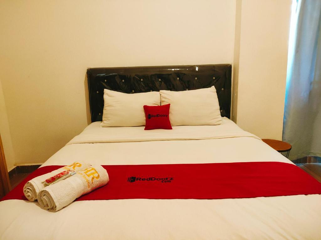 Сурабая: RedDoorz @ Sukomanunggal Surabaya