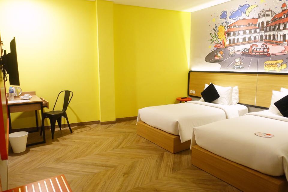 Семаранг: Nite And Day Semarang