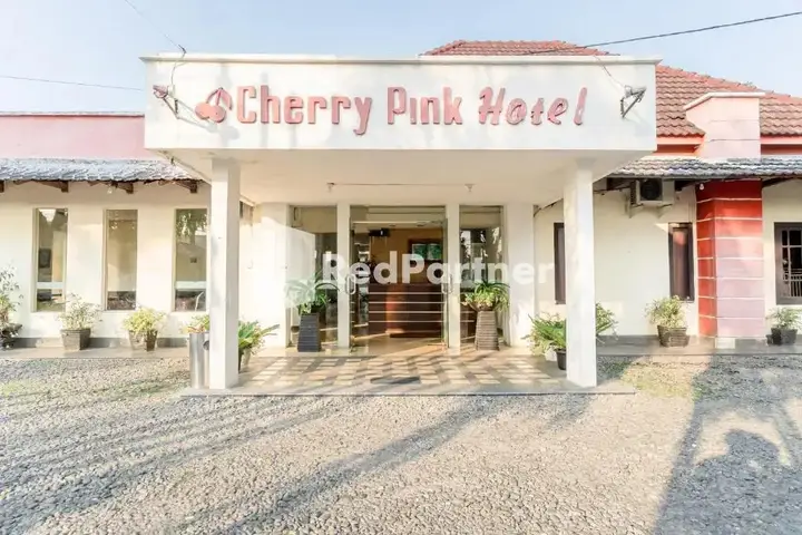 Медан: Reddoorz Plus @ Jl Kh Wahid Hasyim Medan
