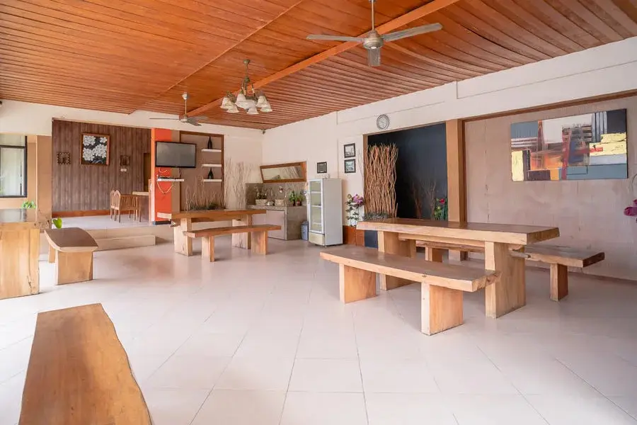 Матарам: RedDoorz Plus @ Raya Senggigi Lombok