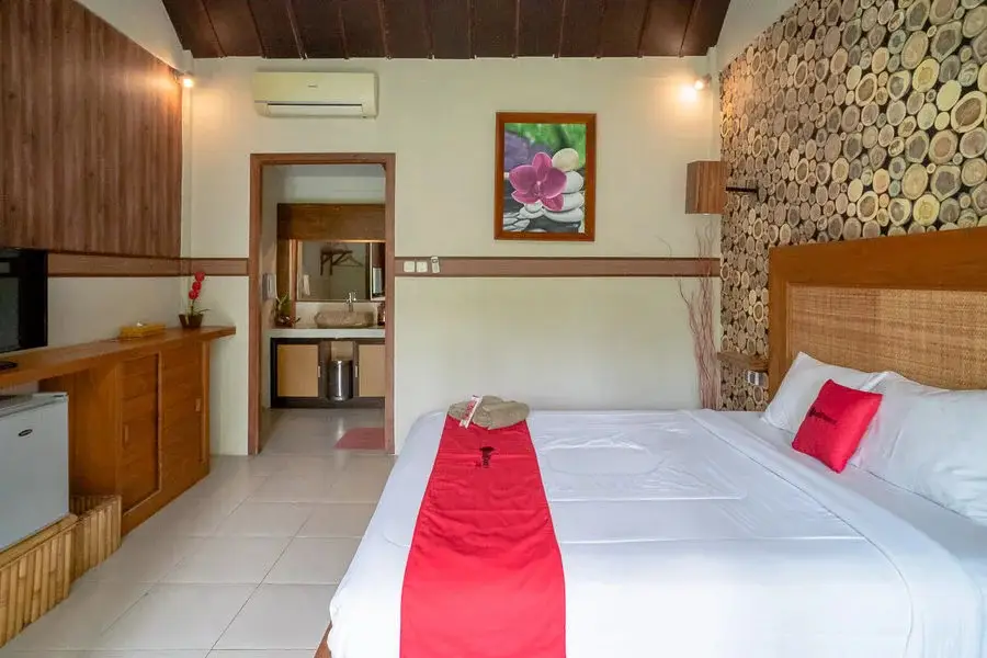 Матарам: RedDoorz Plus @ Raya Senggigi Lombok