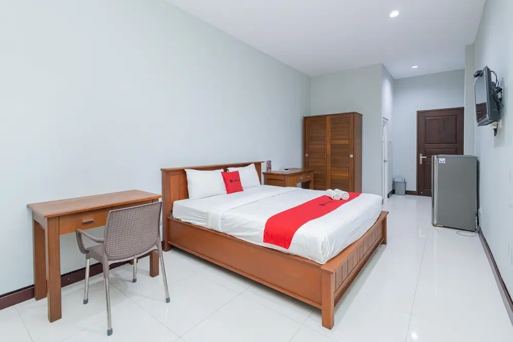 Сурабая: RedDoorz near Universitas Wijaya Kusuma 2