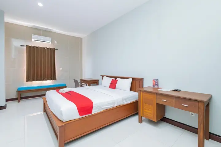 Сурабая: RedDoorz near Universitas Wijaya Kusuma 2