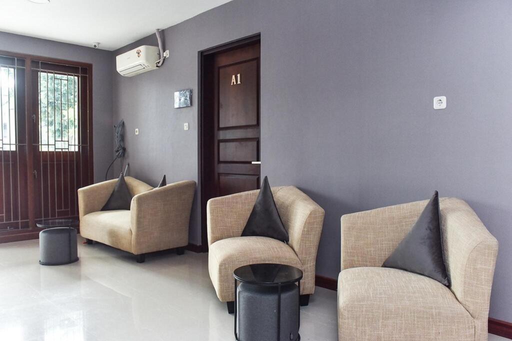 Сурабая: RedDoorz near Stasiun TVRI Surabaya 2