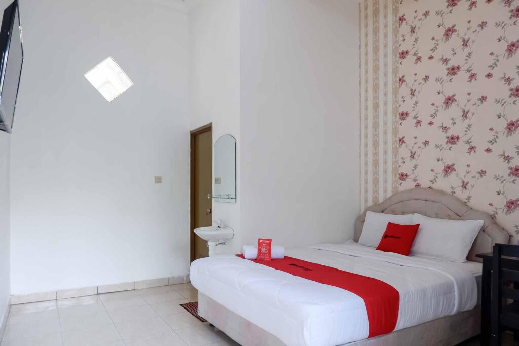 Нганджук: RedDoorz near RSUD Nganjuk