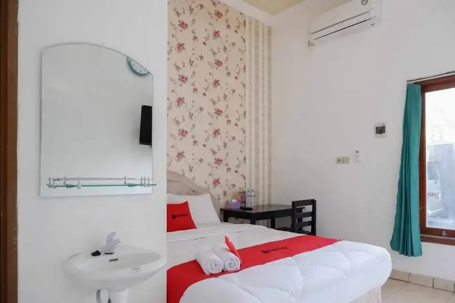 Нганджук: RedDoorz near RSUD Nganjuk