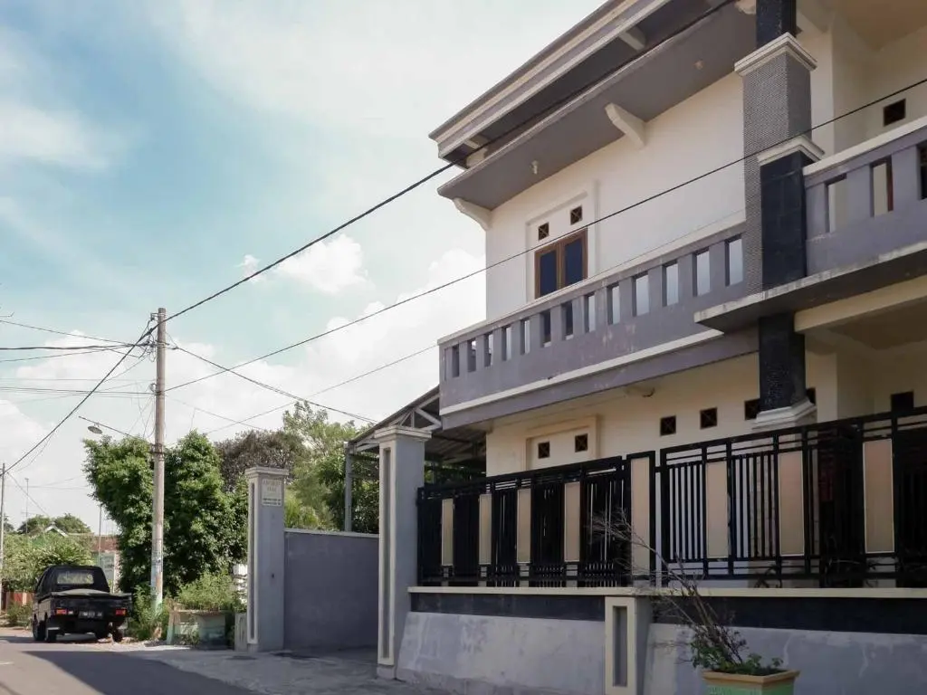 Нганджук: RedDoorz near RSUD Nganjuk