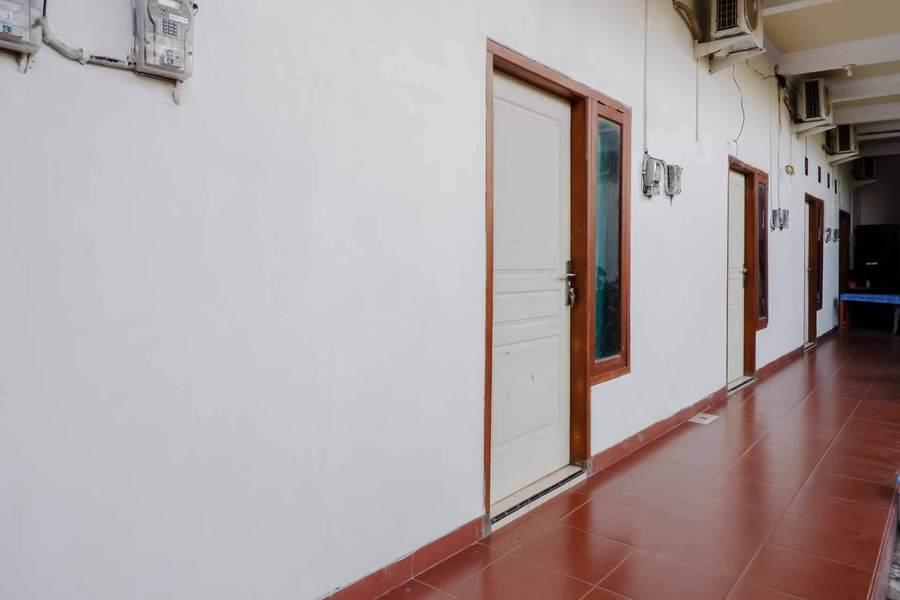 Нганджук: RedDoorz near RSUD Nganjuk