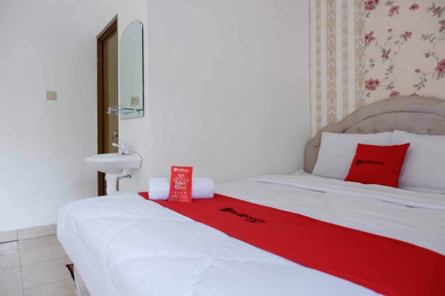 Нганджук: RedDoorz near RSUD Nganjuk