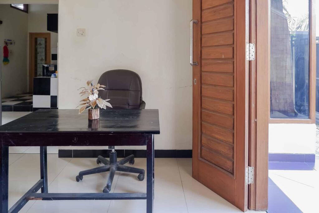 Нганджук: RedDoorz near RSUD Nganjuk