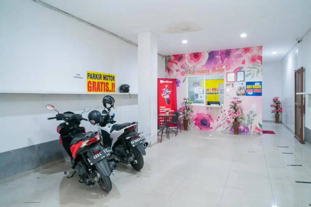 Сурабая: RedDoorz @ MERR Rungkut Jl Gunung Anyar