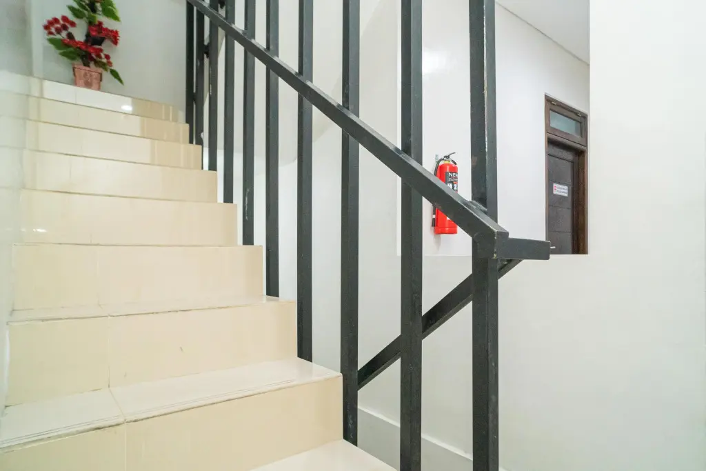 Сурабая: RedDoorz @ MERR Rungkut Jl Gunung Anyar