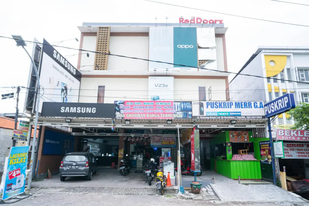 Сурабая: RedDoorz @ MERR Rungkut Jl Gunung Anyar