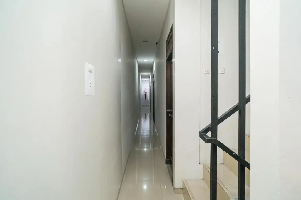 Сурабая: RedDoorz @ MERR Rungkut Jl Gunung Anyar