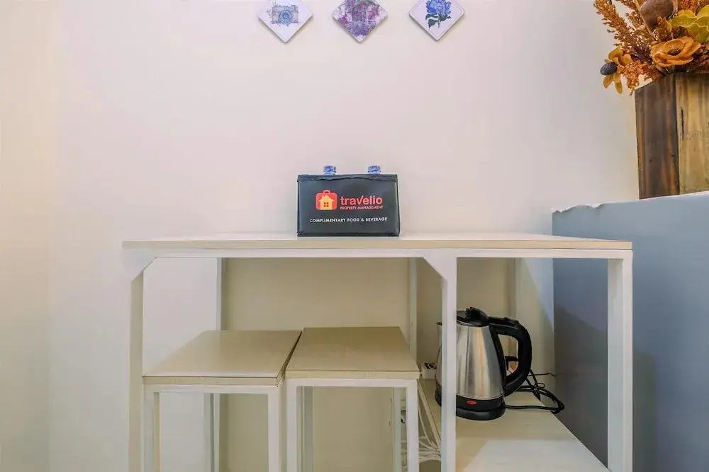 Джакарта: New Room Studio at Green Pramuka Apartment