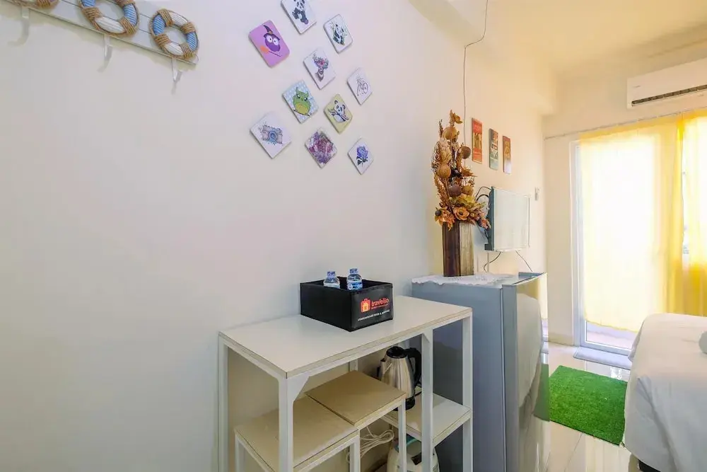 Джакарта: New Room Studio at Green Pramuka Apartment