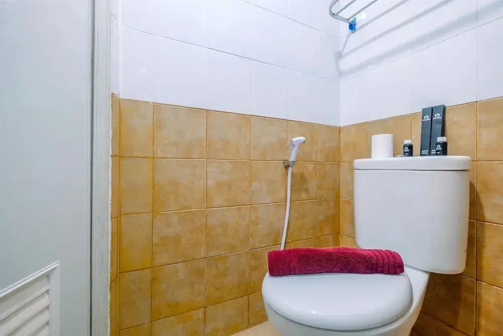 Джакарта: New Room Studio at Green Pramuka Apartment